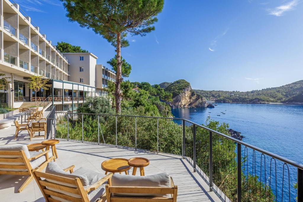 Akrotiri Beach Resort Hotel