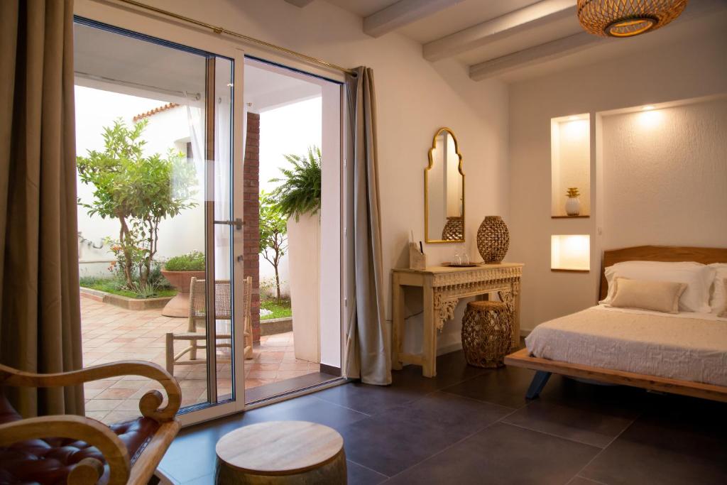 Amelia Apts & Rooms