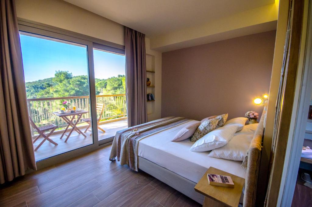Forest Resort Suites Skiathos