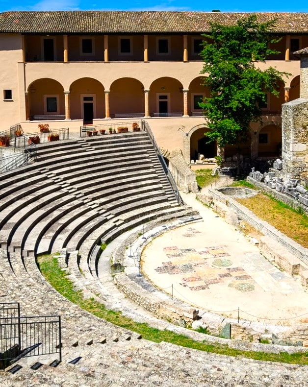 Piazza dell'Anfiteatro, Lucca Piazza dell'Anfiteatro, Lucca