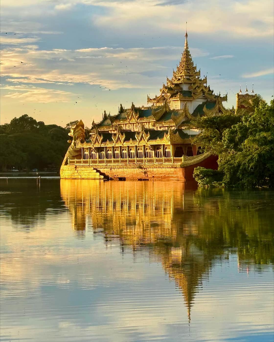 Kandawgyi Lake, Yangon Kandawgyi Lake, Yangon