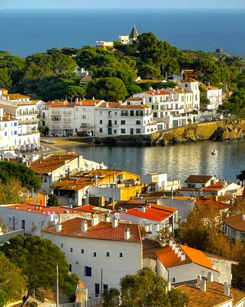 Platja Gran & The Bay, Cadaques Platja Gran & The Bay, Cadaques